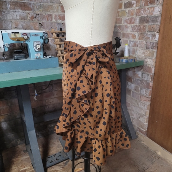 SHEIN brown black dotted wrap skirt xs 2 - Picture 4 of 9